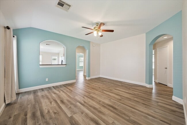 Building Photo - 3129 Sun Terrace Ln