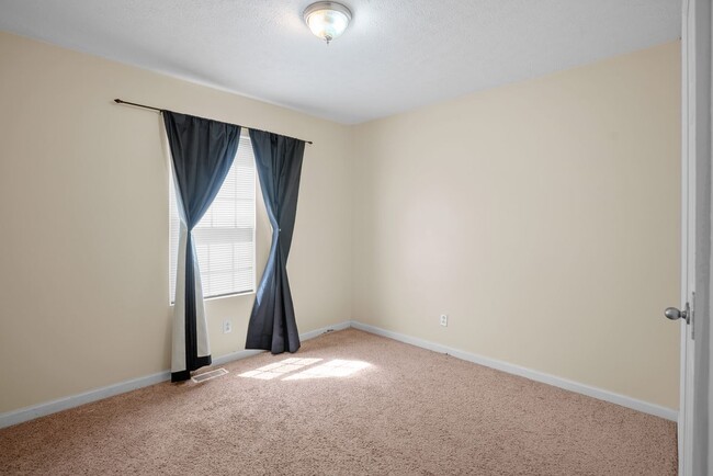 Building Photo - 214 Cumberland Cove Dr