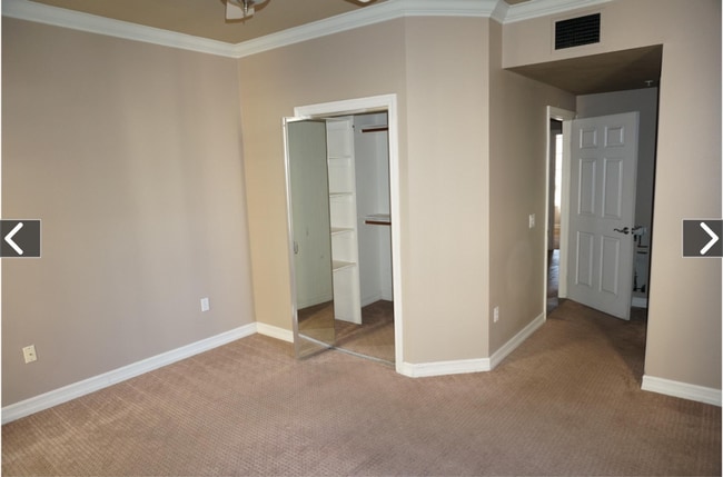 Building Photo - Spacious Condo in East Village area