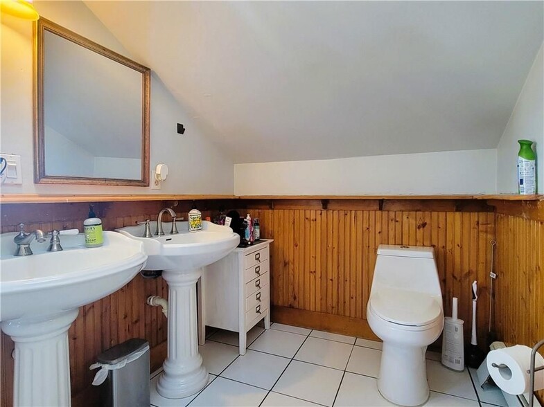 Building Photo - 92 Pelham St