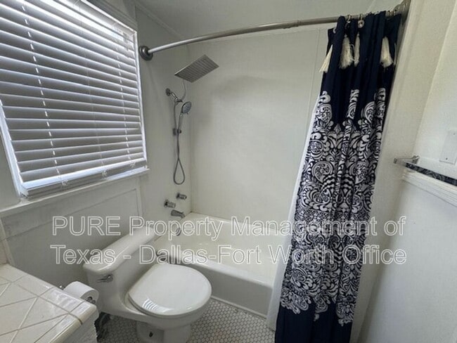Building Photo - 3762 W 7th St