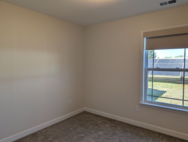 Building Photo - NEW HOME IN SPARTANBURG READY FOR A RENTER!