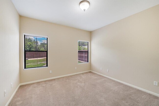 Building Photo - 14711 Longbranch Dr