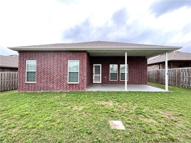 Building Photo - 6002 NW Meade St