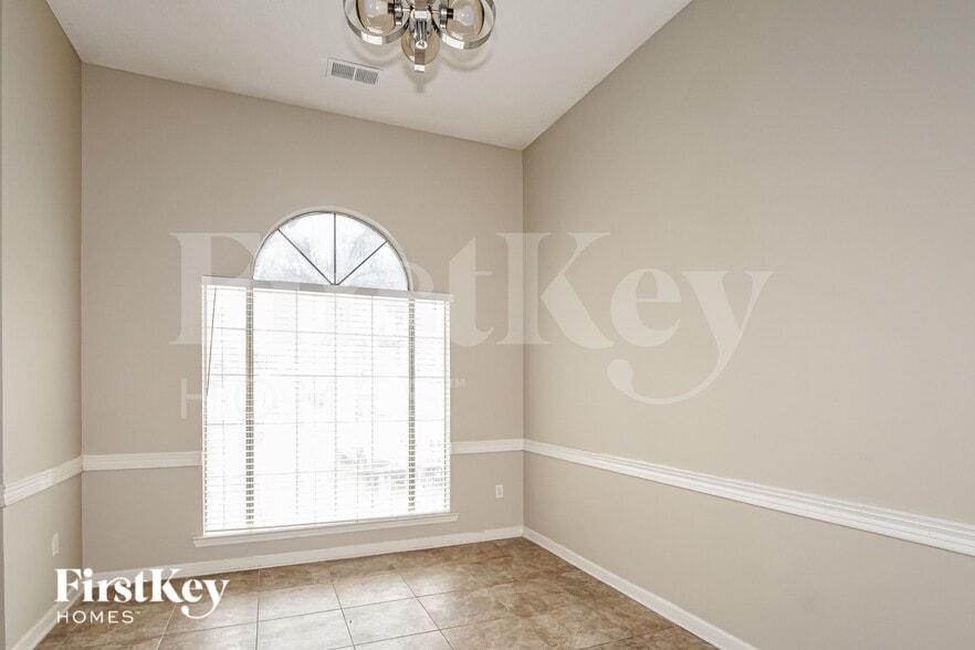 Building Photo - 7601 Broken Hickory Dr