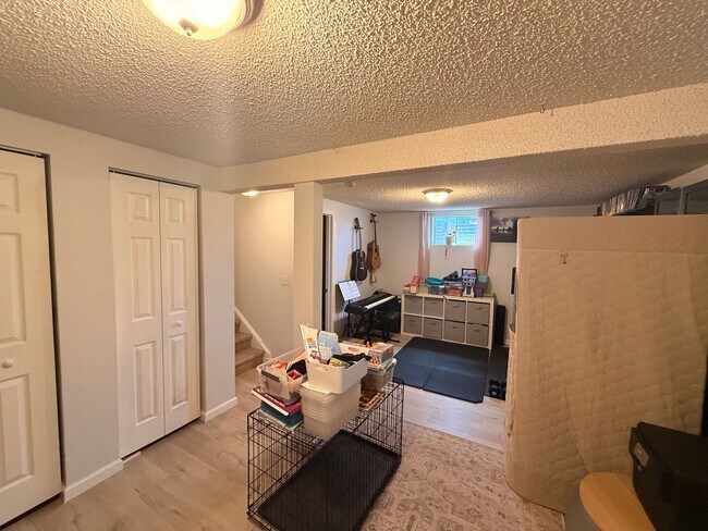 Building Photo - Comfortable Living in the Heart of Broomfield