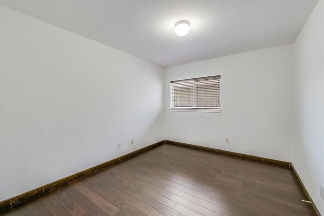 Building Photo - 702 Bent Wood Pl