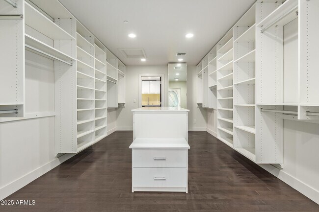 Building Photo - 6636 N 48th St