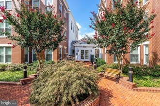 Building Photo - 910 Powhatan St