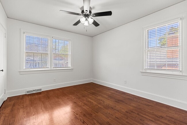 Building Photo - 202 Robinson St