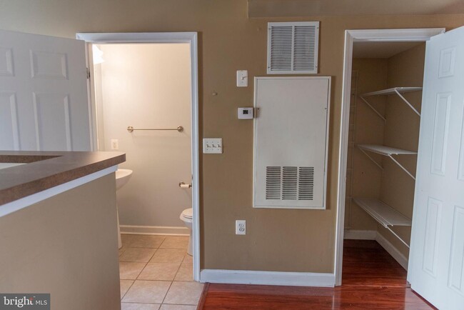 Building Photo - 42425 Goldenseal Square