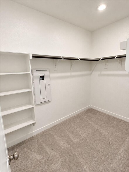 Building Photo - 635 Stud Dr