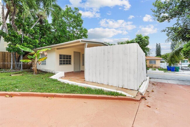 Building Photo - 2385 SW 17th St