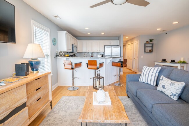 Building Photo - OFF-SEASON FURNISHED MONTHLY RENTAL **PRIC...