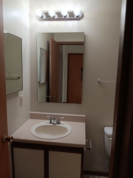 Building Photo - 309 Cedarview Ct