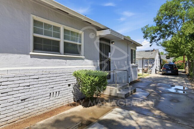 Building Photo - 4617 13th Ave