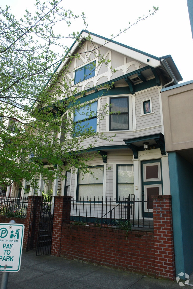 Building Photo - 1142 SW 12th Ave