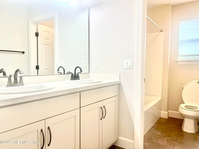 Building Photo - 242 Orchard Ln