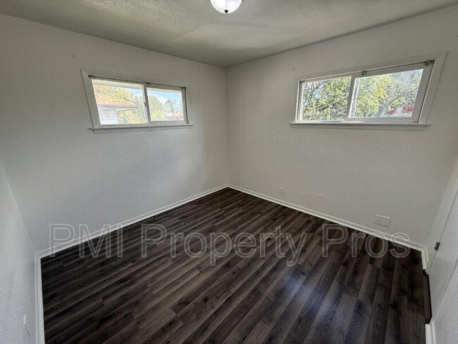 Building Photo - 5642 N 61st St