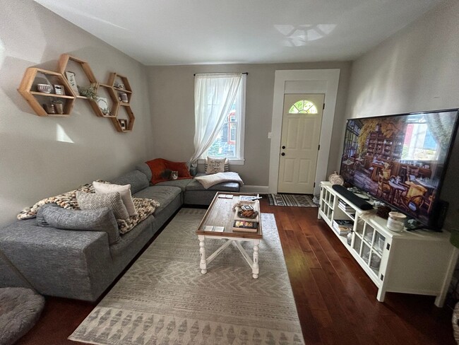 Building Photo - Now Leasing - Beautiful 3-bedroom, 1.5-bat...