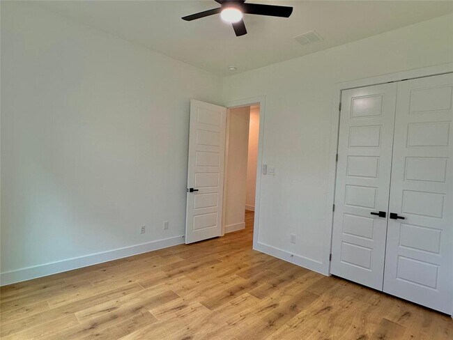 Building Photo - 5206 Country Club Dr