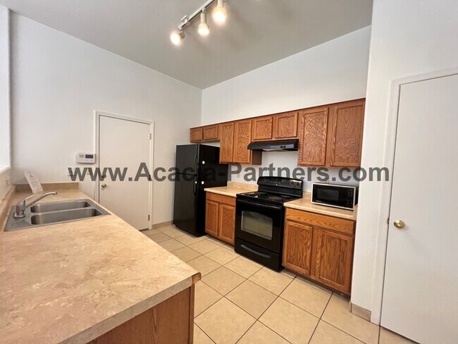 Building Photo - 2BD 2BA in Tres Pueblos w/ Garage & Washer/Dryer