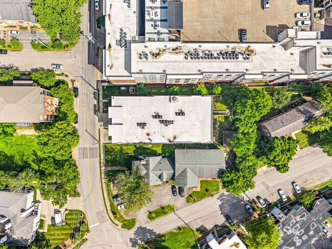 Building Photo - 119 Acklen Park Dr