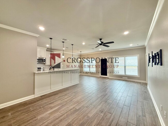 Building Photo - Beautiful 3 Bedroom 2 Bathroom Home!