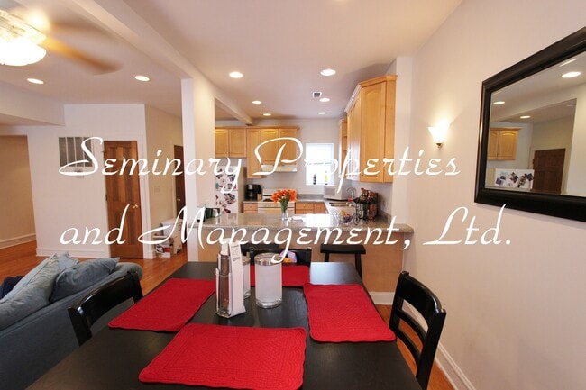 Interior Photo - 3414-18 N Bosworth