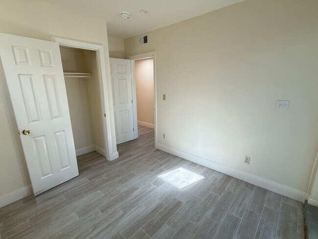 Building Photo - 220A-220A Sadowa St