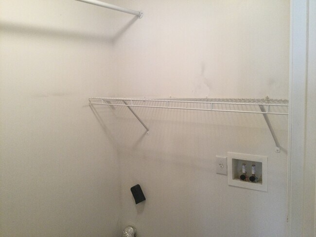 Building Photo - 1236 Saticoy Ct