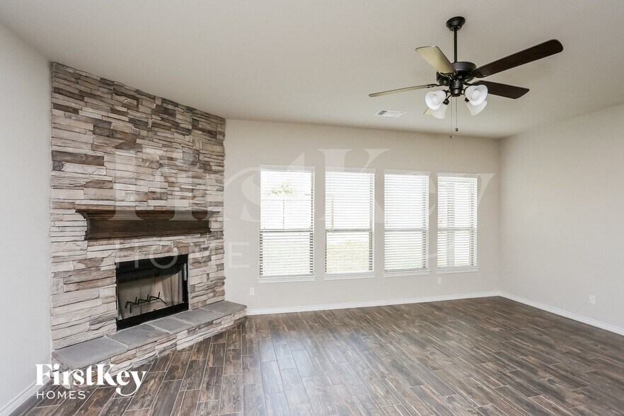 Building Photo - 1572 Country Crest Dr