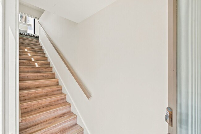 Building Photo - Privateer Duplex