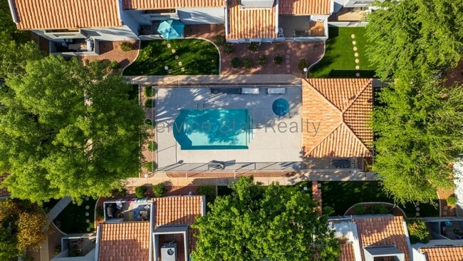 Building Photo - 220 N 22nd Pl