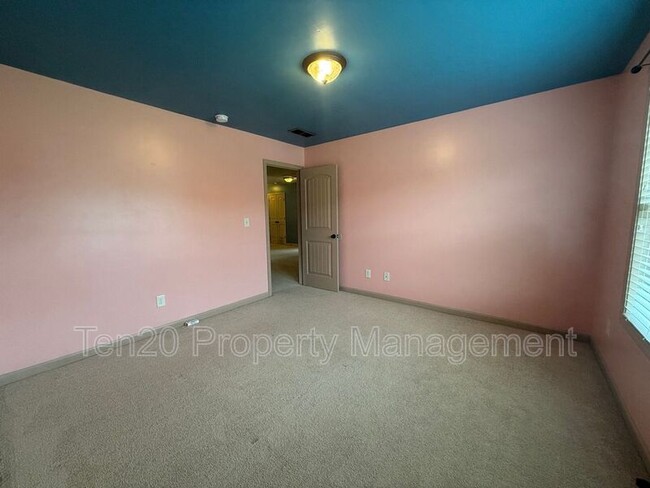 Building Photo - 25 Red Maple St