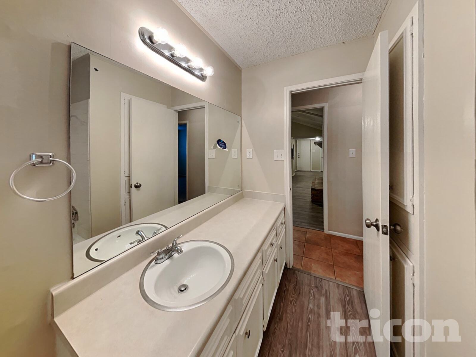 Building Photo - 13622 Oak Breeze