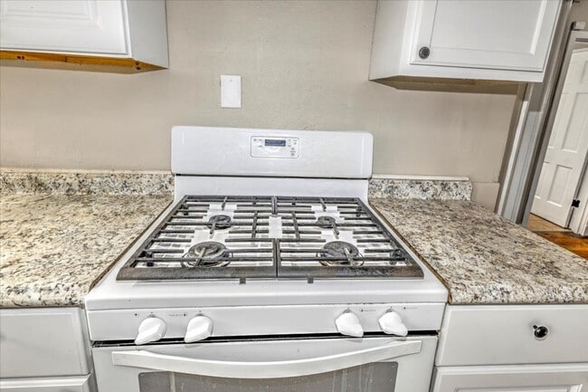 Building Photo - Section 8 Welcome !  Spacious 3 Br / 1 BA Home For Rent in Ferguson