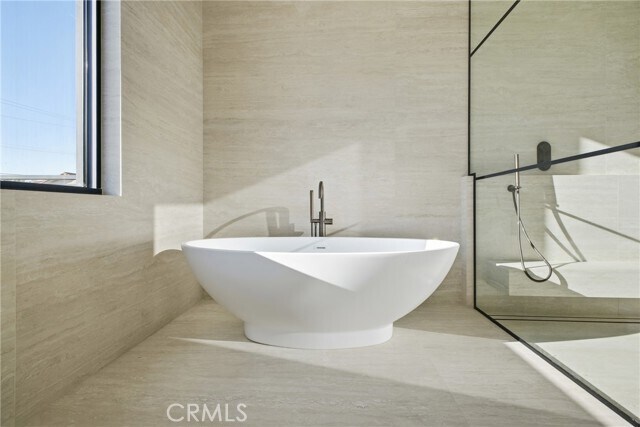 Building Photo - 4827 Stansbury Ave