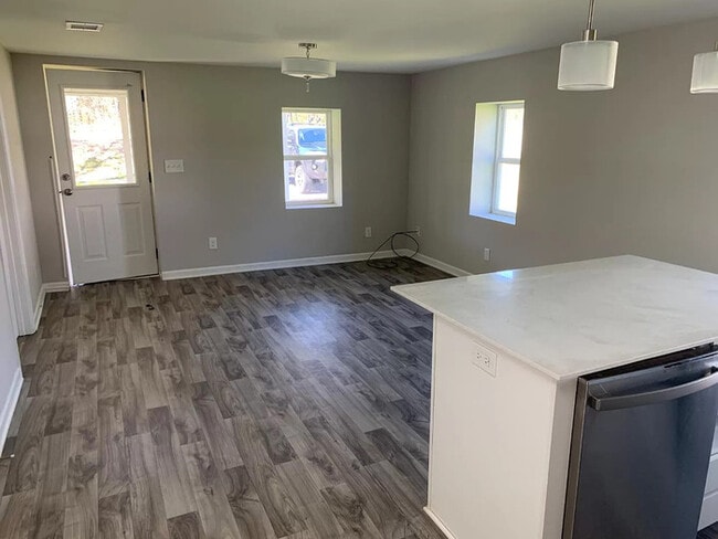 Building Photo - 2338 Pope Ave.