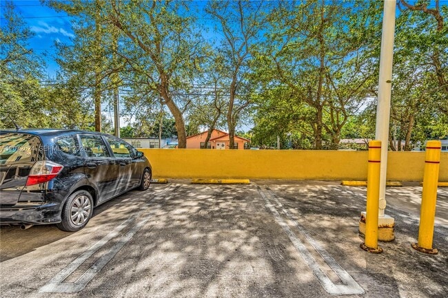 Building Photo - 3500 Coral Wy