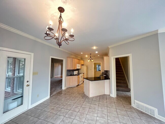 Building Photo - 8570 Meadow Green Dr