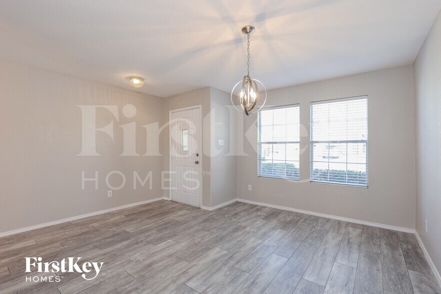 Building Photo - 814 Silverado Way