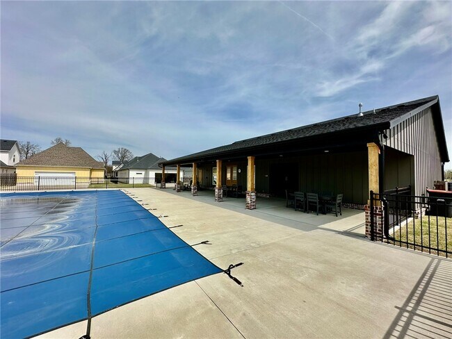 Building Photo - 6747 Winterwood Ave