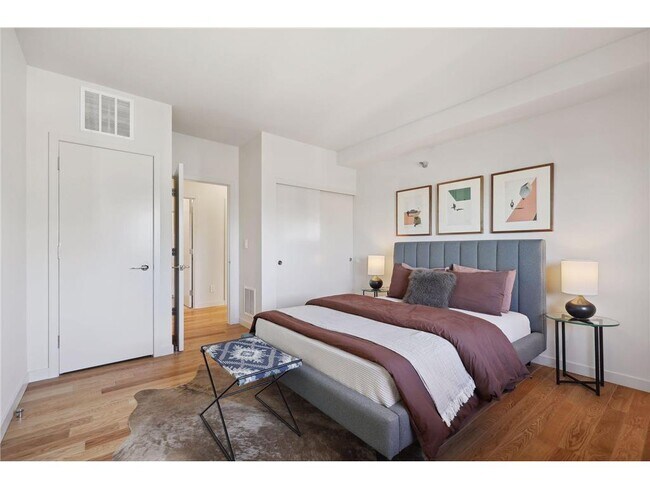 Building Photo - 1225 La Salle Ave