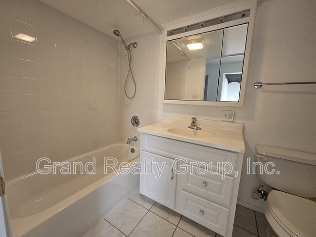 Building Photo - 1046 Cumberland Ct
