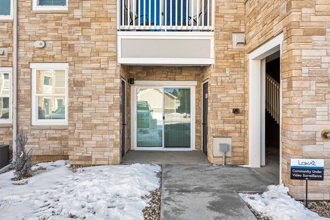 Building Photo - No Stairs! Main Level 2 Bed 2 Bath Condo n...