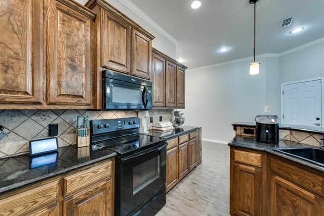 Building Photo - 7603 Canterbury St