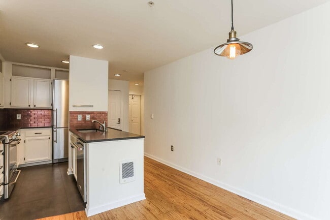 Building Photo - Belltown Condo with Utilities, Parking & Amenities Included