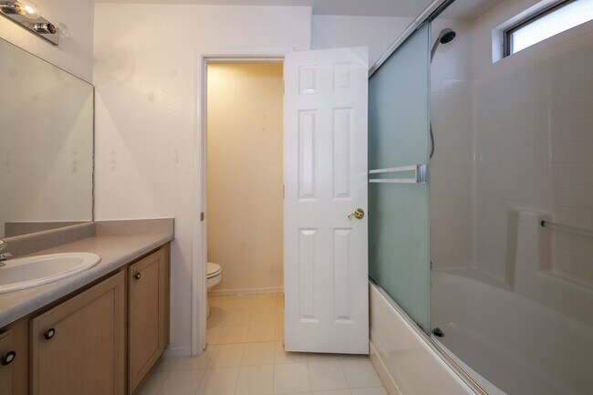 Building Photo - 8256 S Vía Del Forjador