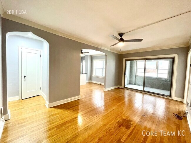 Building Photo - 710 W 48th St